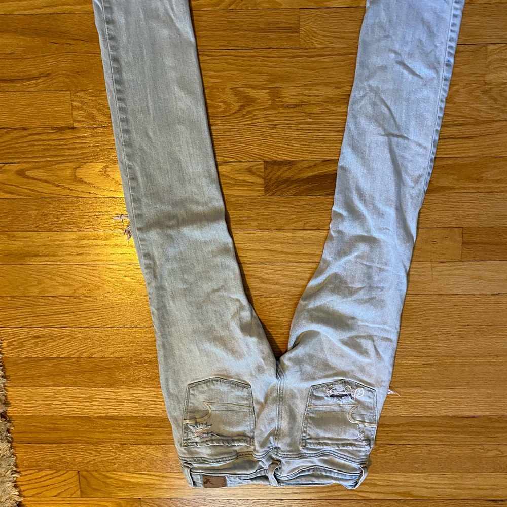 Light Washed Ripped Jeans - Picture 5 of 6